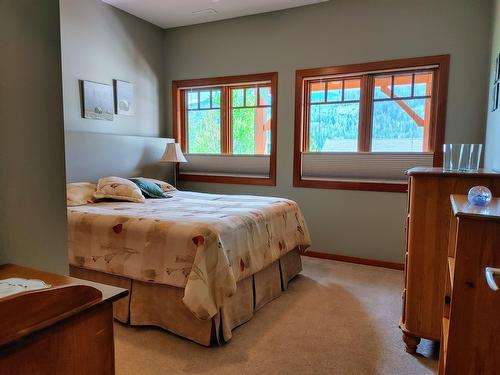 922 Redstone Drive, Rossland, BC - Indoor Photo Showing Bedroom