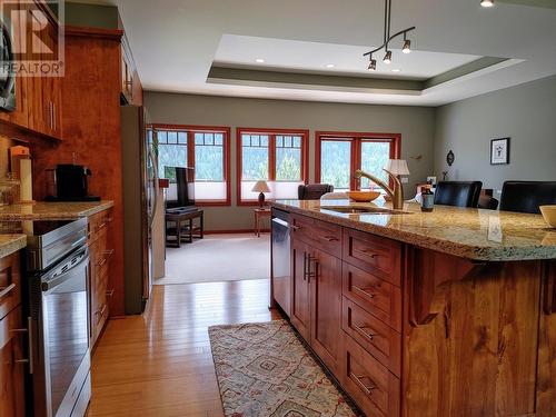 922 Redstone Drive, Rossland, BC - Indoor Photo Showing Kitchen