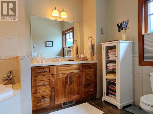 922 Redstone Drive, Rossland, BC - Indoor Photo Showing Bathroom