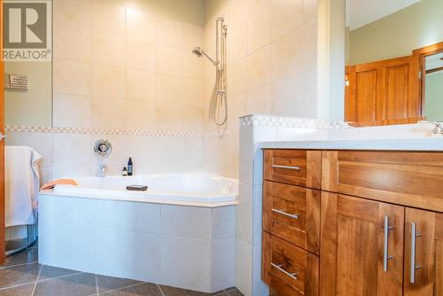 922 Redstone Drive, Rossland, BC - Indoor Photo Showing Bathroom