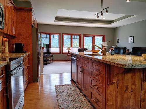 922 Redstone Drive, Rossland, BC - Indoor Photo Showing Kitchen