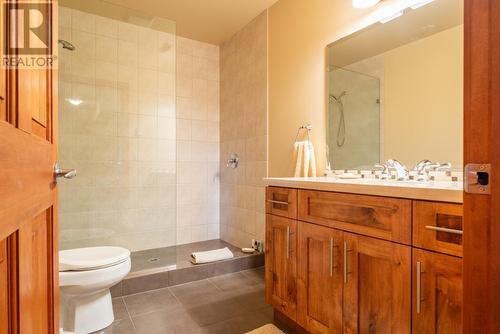 922 Redstone Drive, Rossland, BC - Indoor Photo Showing Bathroom