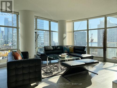 1009 - 35 Mariner Terrace, Toronto (Waterfront Communities), ON - Indoor Photo Showing Living Room