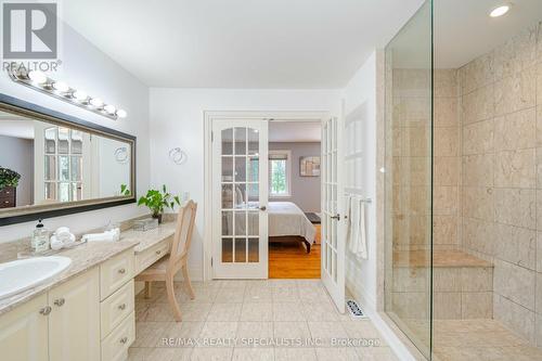 174 Burnhamthorpe Road, Toronto, ON - Indoor Photo Showing Bathroom