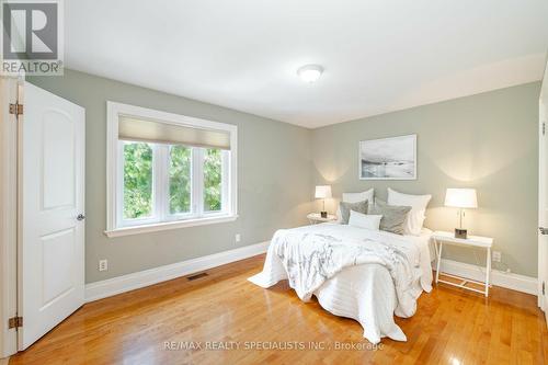 174 Burnhamthorpe Road, Toronto, ON - Indoor Photo Showing Bedroom