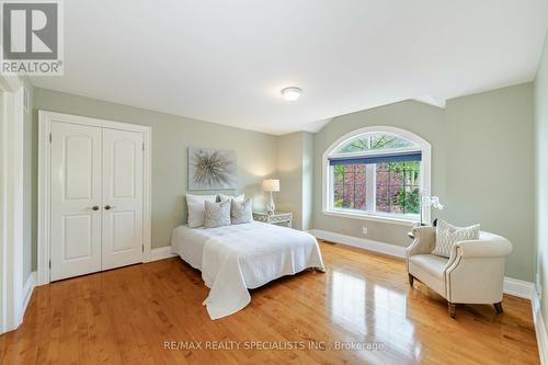 174 Burnhamthorpe Road, Toronto, ON - Indoor Photo Showing Bedroom