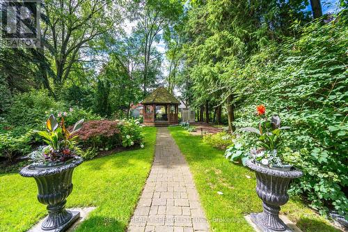 174 Burnhamthorpe Road, Toronto, ON - Outdoor