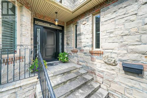 174 Burnhamthorpe Road, Toronto W08, ON - Outdoor