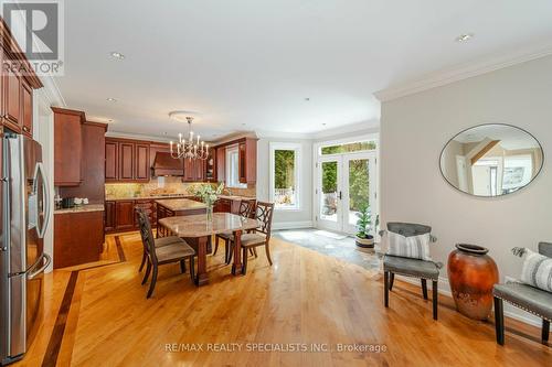 174 Burnhamthorpe Road, Toronto W08, ON - Indoor Photo Showing Dining Room