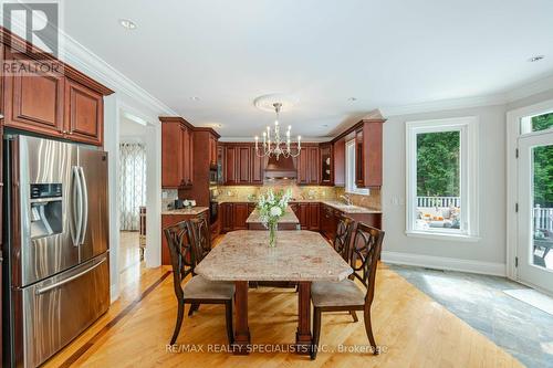 174 Burnhamthorpe Road, Toronto W08, ON - Indoor Photo Showing Dining Room