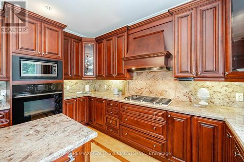 174 Burnhamthorpe Road, Toronto W08, ON - Indoor Photo Showing Kitchen