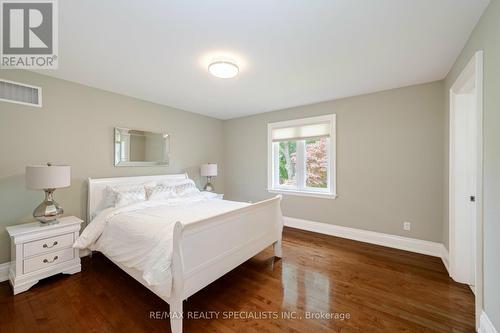 174 Burnhamthorpe Road, Toronto W08, ON - Indoor Photo Showing Bedroom