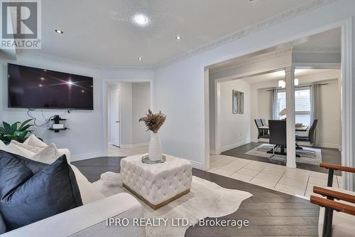 31 Eastbrook Way, Brampton, ON - Indoor Photo Showing Living Room