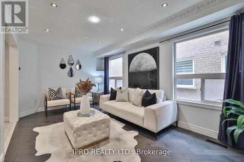 31 Eastbrook Way, Brampton, ON - Indoor Photo Showing Living Room