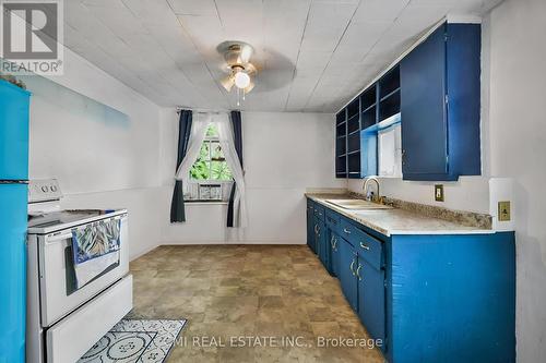 1785 4Th Avenue W, Owen Sound, ON - Indoor Photo Showing Kitchen