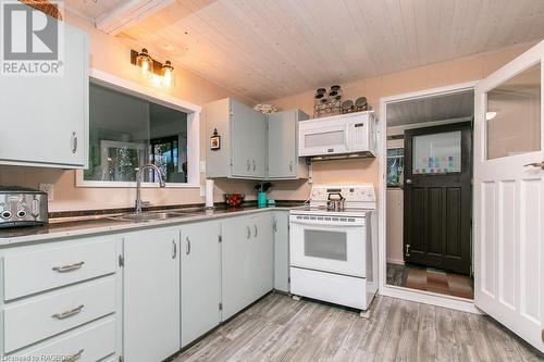 709 Bruce Road 13, Saugeen Indian Reserve 29, ON - Indoor Photo Showing Kitchen With Double Sink