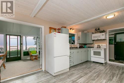 709 Bruce Road 13, Saugeen Indian Reserve 29, ON - Indoor Photo Showing Kitchen