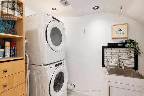1002 - 41 Dovercourt Road, Toronto, ON - Indoor Photo Showing Laundry Room