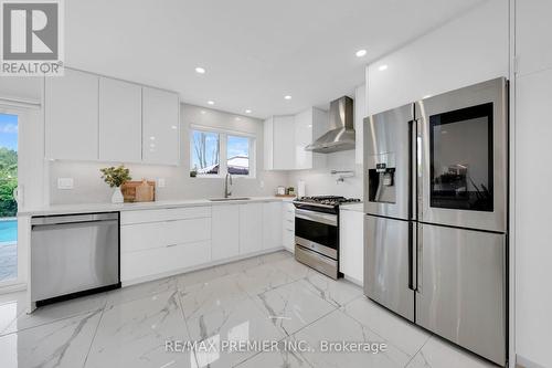 269 Primrose Lane, Newmarket (Bristol-London), ON - Indoor Photo Showing Kitchen With Upgraded Kitchen