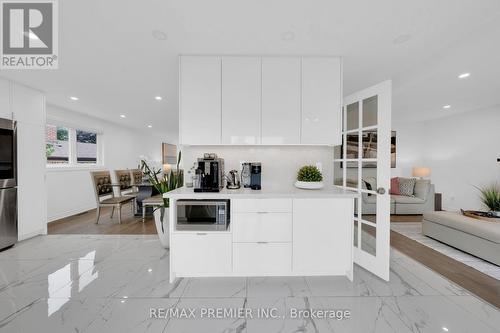 269 Primrose Lane, Newmarket (Bristol-London), ON - Indoor Photo Showing Kitchen