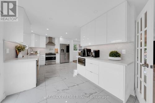 269 Primrose Lane, Newmarket (Bristol-London), ON - Indoor Photo Showing Kitchen With Upgraded Kitchen