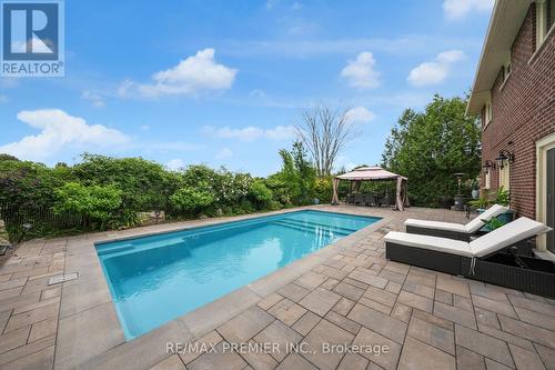 269 Primrose Lane, Newmarket (Bristol-London), ON - Outdoor With In Ground Pool With Backyard