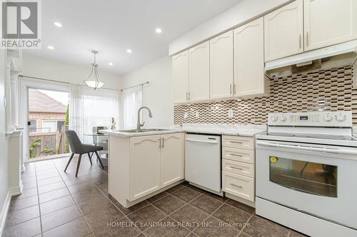 40 Balin Crescent, Brampton, ON - Indoor Photo Showing Kitchen With Upgraded Kitchen