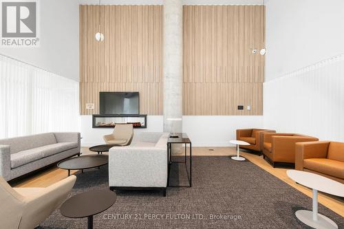 701 - 3100 Keele Street, Toronto, ON - Indoor Photo Showing Living Room