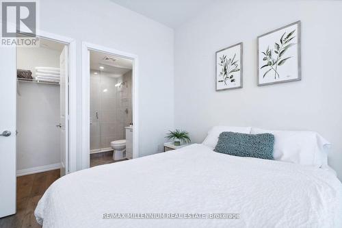 101 - 65 Watergarden Drive, Mississauga, ON - Indoor Photo Showing Bedroom