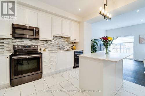 32 Greenwich Avenue, Hamilton, ON - Indoor Photo Showing Kitchen With Upgraded Kitchen