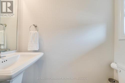 32 Greenwich Avenue, Hamilton, ON - Indoor Photo Showing Bathroom