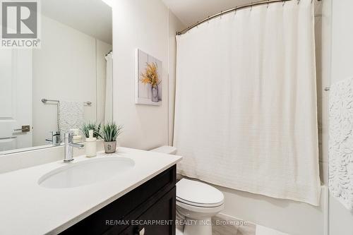 32 Greenwich Avenue, Hamilton, ON - Indoor Photo Showing Bathroom
