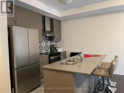 19 - 15 Blacklock Street, Cambridge, ON - Indoor Photo Showing Kitchen With Double Sink