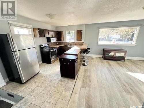 214 3Rd Avenue W, Watrous, SK - Indoor Photo Showing Kitchen