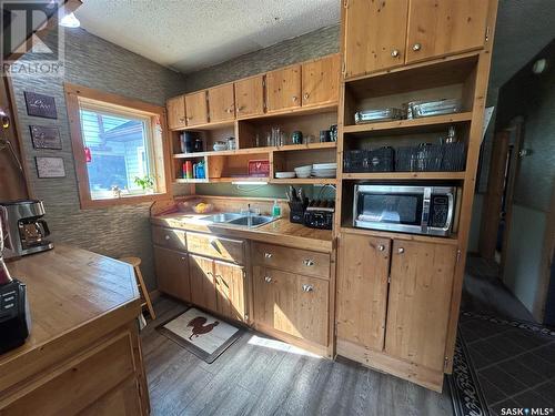 Bell Acreage Se16-6-7-2, Benson Rm No. 35, SK - Indoor Photo Showing Kitchen With Double Sink