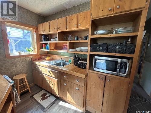 Bell Acreage Se16-6-7-2, Benson Rm No. 35, SK - Indoor Photo Showing Kitchen With Double Sink