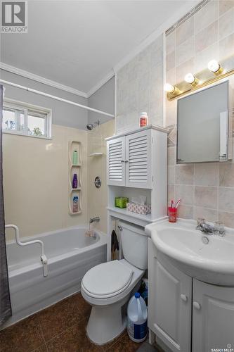 213 10Th Street E, Prince Albert, SK - Indoor Photo Showing Bathroom