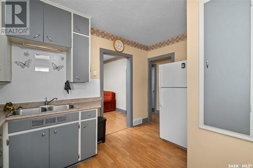 213 10Th Street E, Prince Albert, SK - Indoor Photo Showing Kitchen With Double Sink