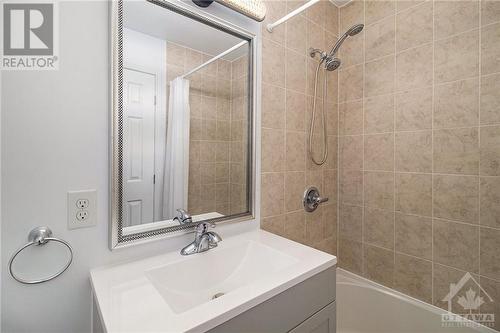 Full Bathroom on 3rd Level - 370 Moffatt Pond Court, Ottawa, ON - Indoor Photo Showing Bathroom