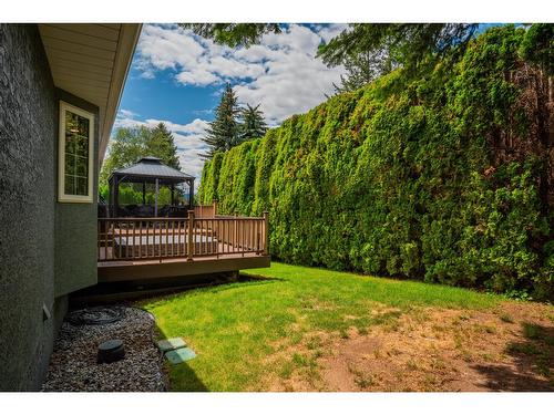 900 7Th Street, Montrose, BC - Outdoor With Deck Patio Veranda