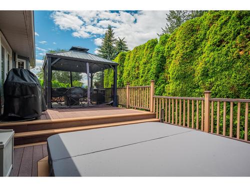 900 7Th Street, Montrose, BC - Outdoor With Deck Patio Veranda