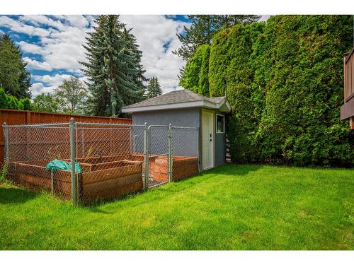 900 7Th Street, Montrose, BC - Outdoor