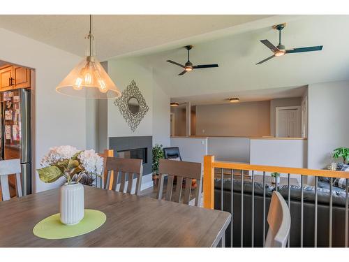 900 7Th Street, Montrose, BC - Indoor Photo Showing Dining Room