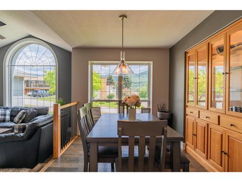 900 7Th Street, Montrose, BC - Indoor Photo Showing Dining Room