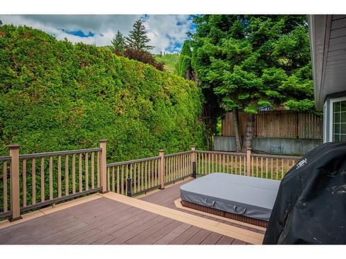 900 7Th Street, Montrose, BC - Outdoor With Deck Patio Veranda With Exterior