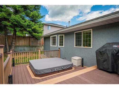 900 7Th Street, Montrose, BC - Outdoor With Deck Patio Veranda With Exterior