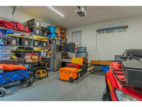 900 7Th Street, Montrose, BC - Indoor Photo Showing Other Room