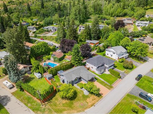 900 7Th Street, Montrose, BC - Outdoor With View