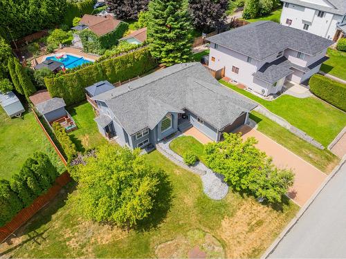 900 7Th Street, Montrose, BC - Outdoor With View