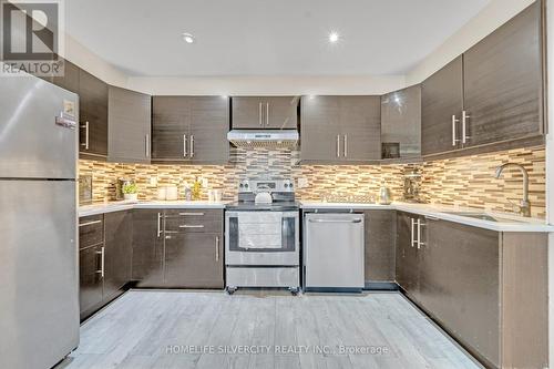81 Desert Sand Drive, Brampton, ON - Indoor Photo Showing Kitchen With Upgraded Kitchen